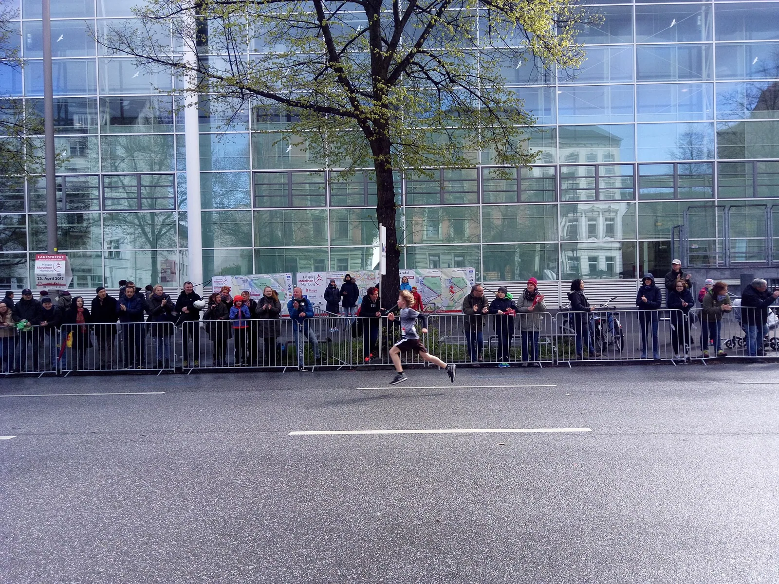 Hamburg Marathon – Bild zum Beitrag Vom Staffelläufer zum Marathonteilnehmer ohne Vorbereitung - We Love Hamburg