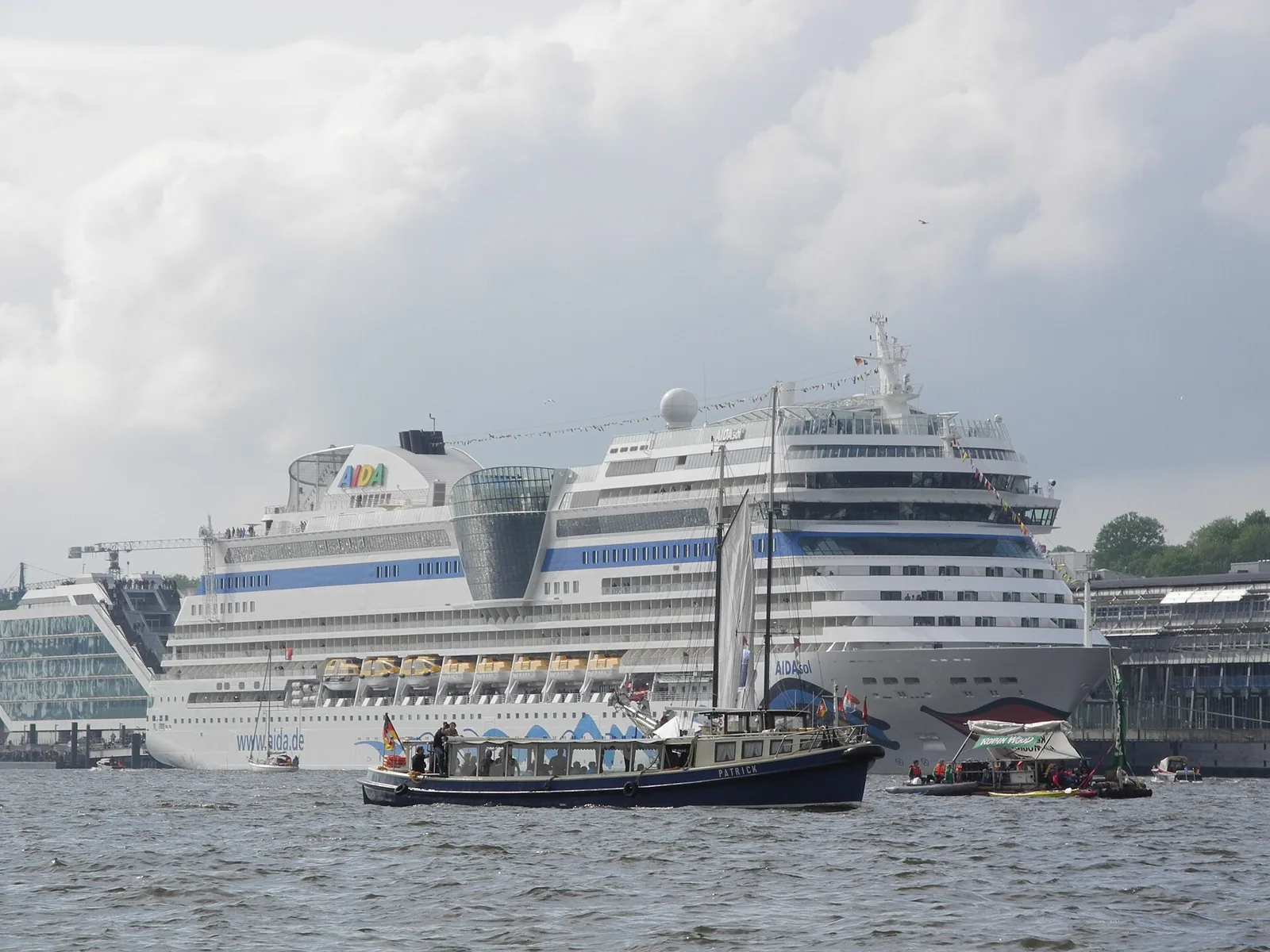AIDA Kreuzfahrtschiff Hamburg – Bild zum Beitrag AIDAprima – Heimathafen Hamburg