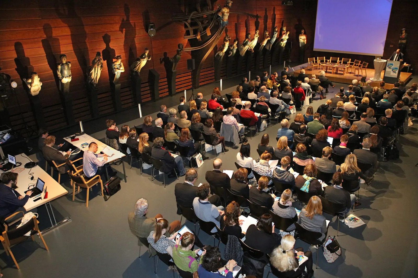 Konferenz Publikum – Bild zum Beitrag Die Online-Welt zu Gast in Hamburg
