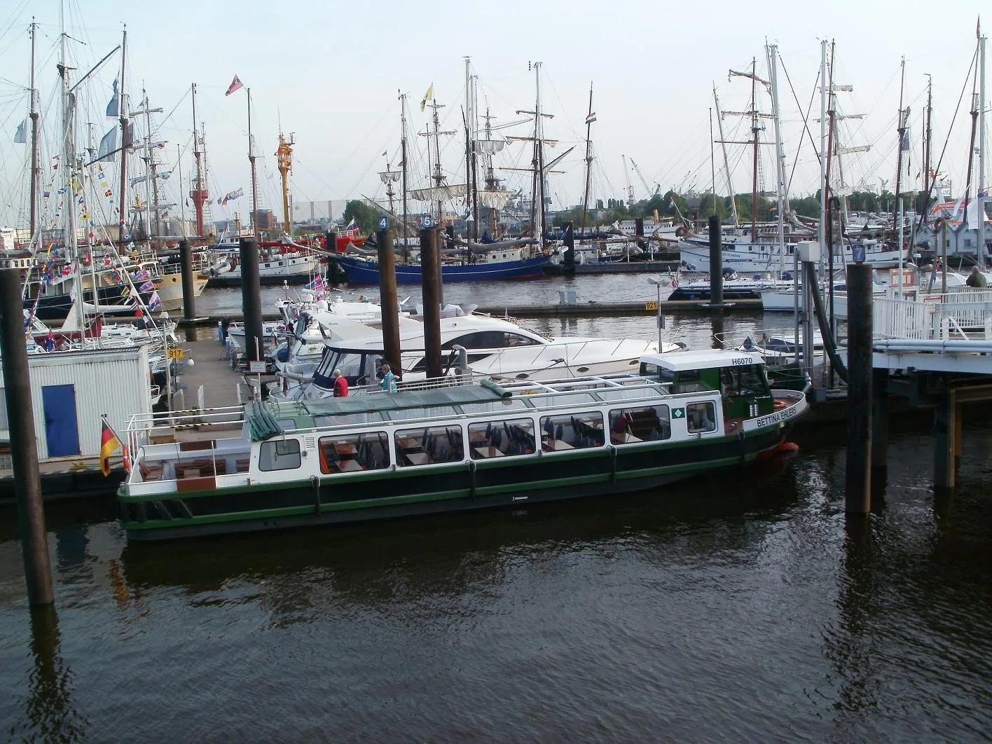 Hafenrundfahrt Hamburg Barkasse – Bild zum Beitrag Eine Hafenrundfahrt mit der Reederei Abicht - We Love Hamburg