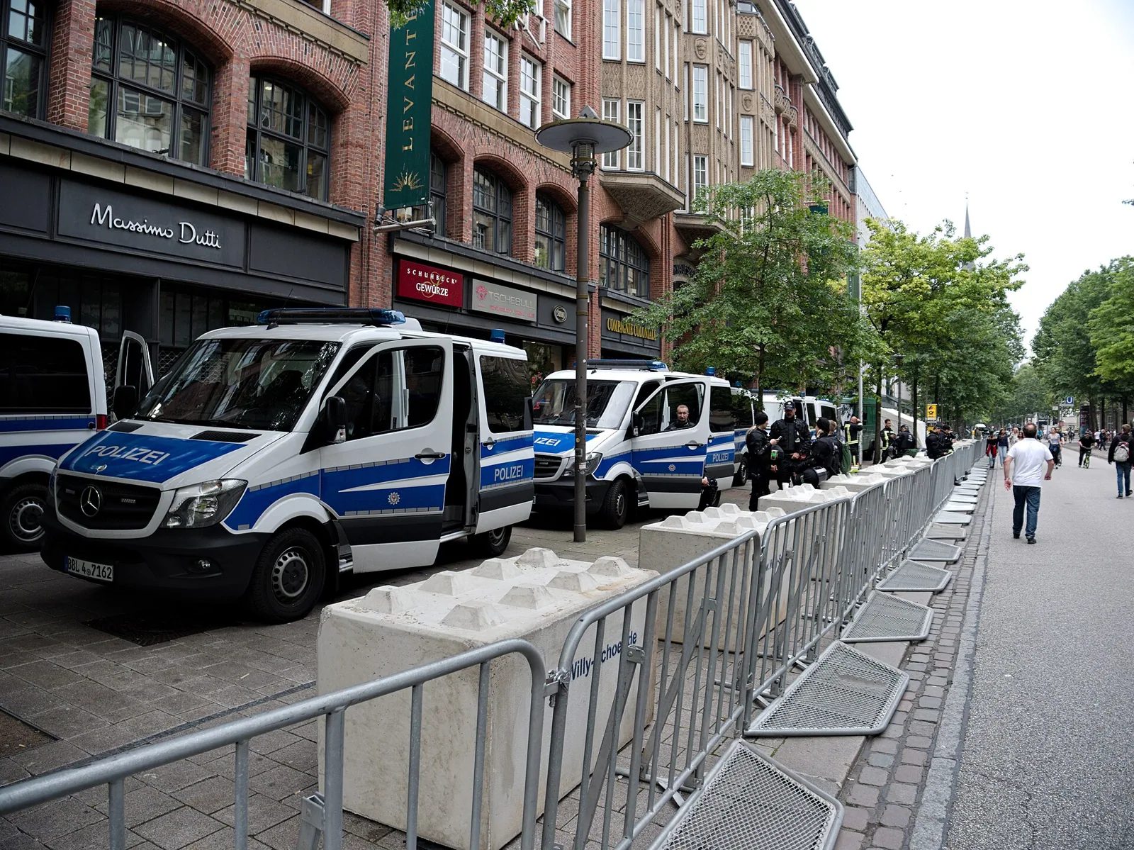 G20 Hamburg Polizei – Bild zum Beitrag Hamburgs Entschädigung für den G20 Gipfel