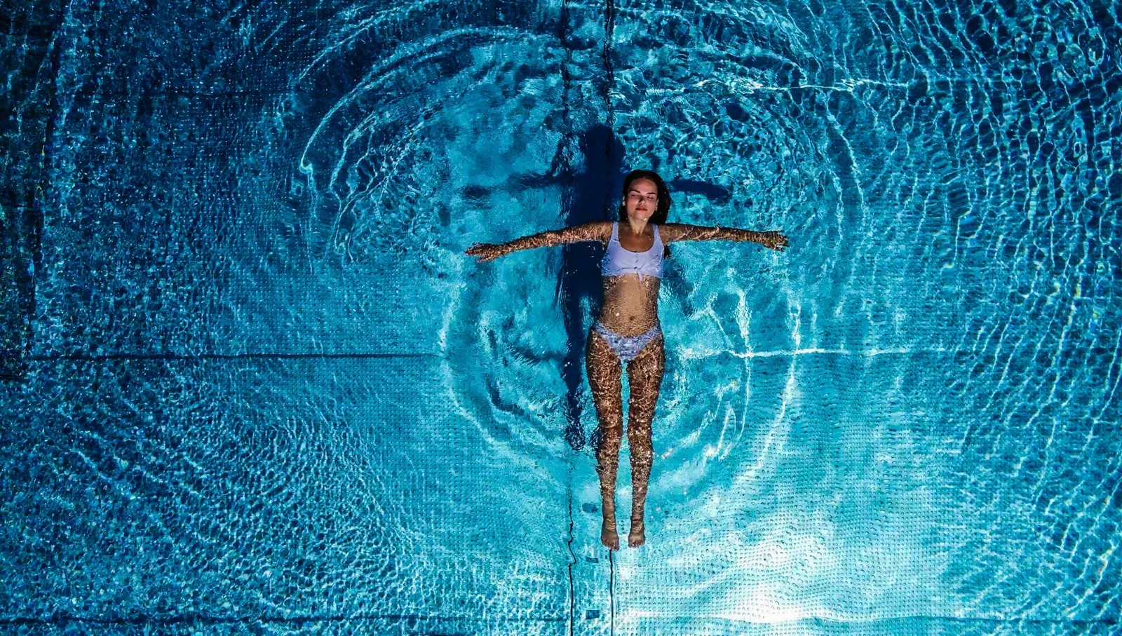 Schwimmbad Becken – Bild zum Beitrag Kaifu Sole - Bäderland - We Love Hamburg