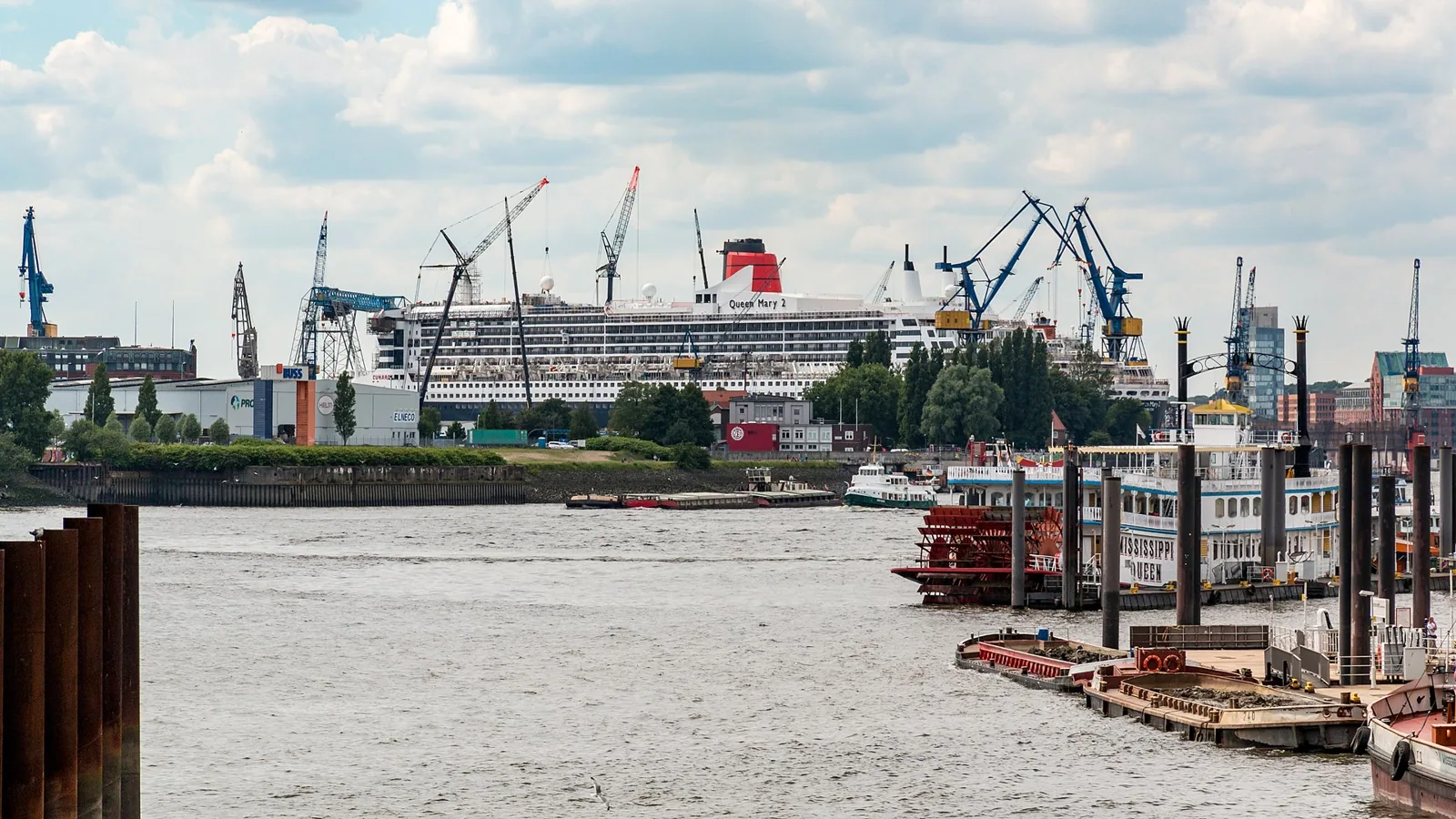 Kreuzfahrtschiff Hamburg Hafen – Bild zum Beitrag Kreuzfahrten Hamburg - We Love Hamburg