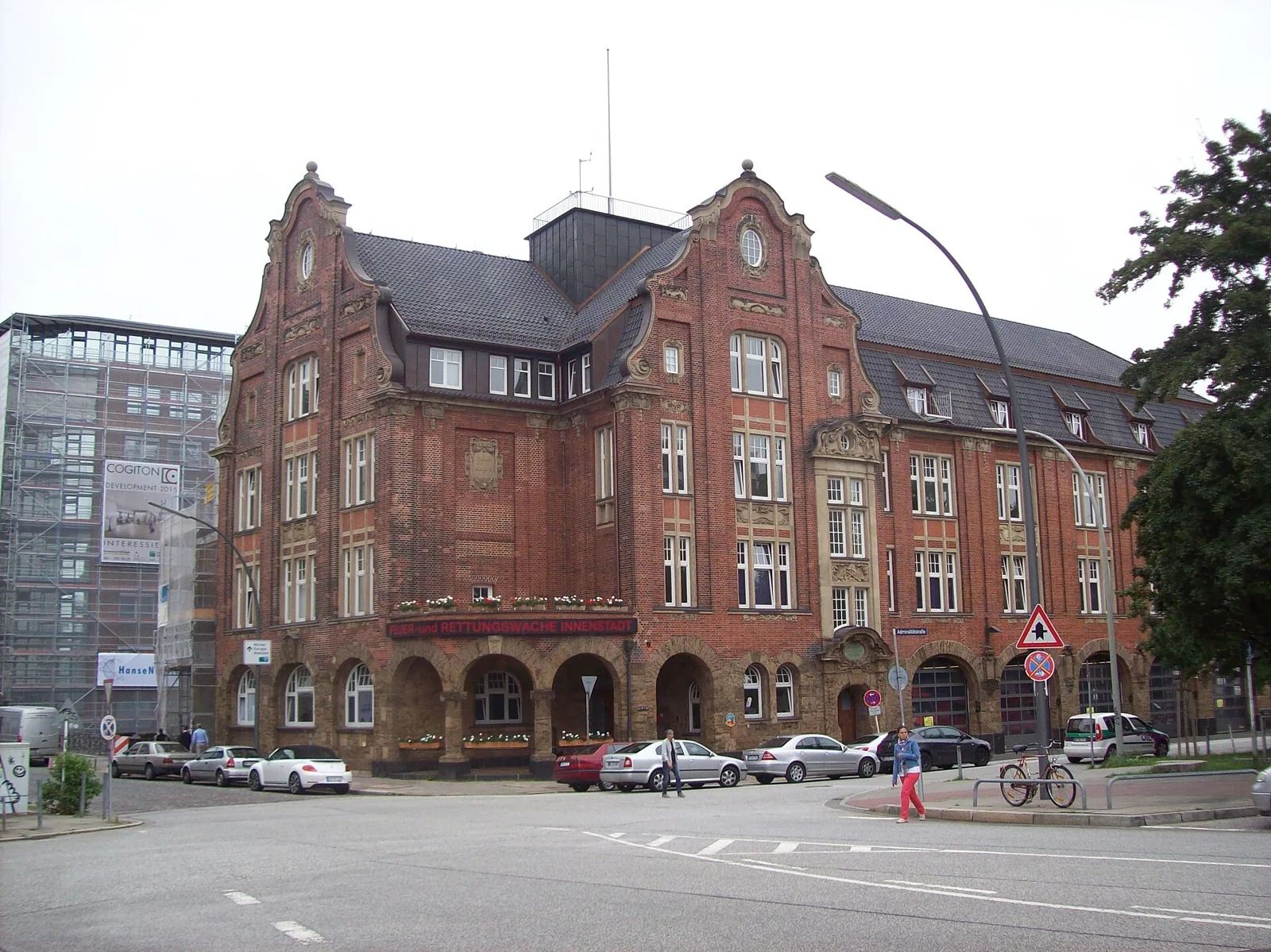 Hamburg Innenstadt – Bild zum Beitrag Mia alleine in Hamburg