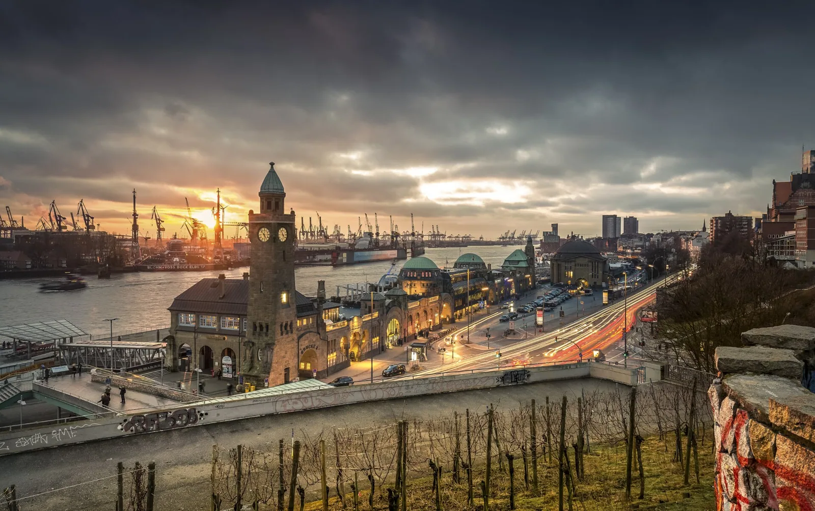 Hamburg Hafen Wolken – Bild zum Beitrag Viel Spaß beim Schietwedder!