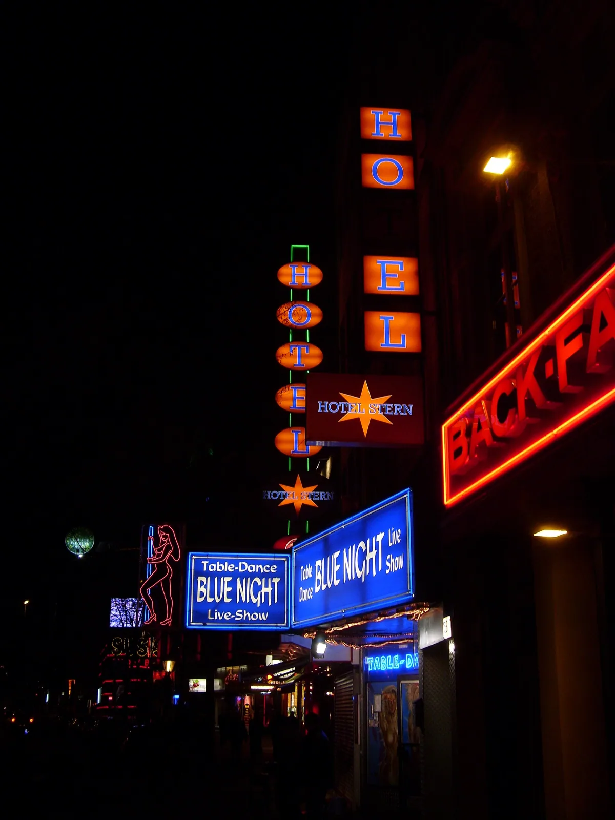 Reeperbahn Hamburg Nacht – Bild zum Beitrag We-Love-Hamburg - Der Reiseguide für die Reeperbahn