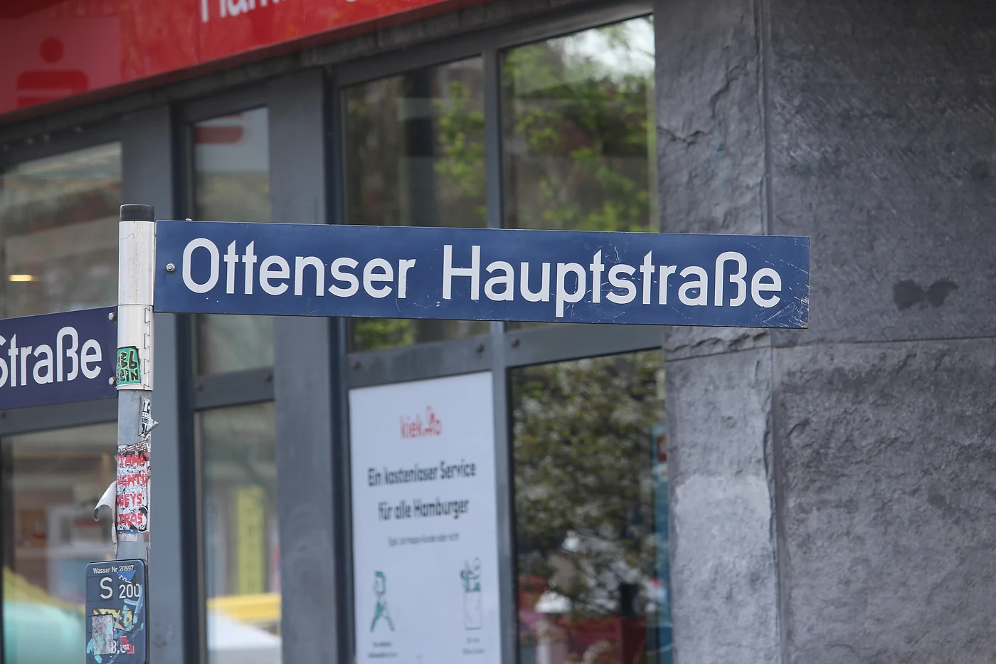 Nr. 6: Weekly market at “Spritzenplatz” (in the districts of “Altona/ Ottensen”)