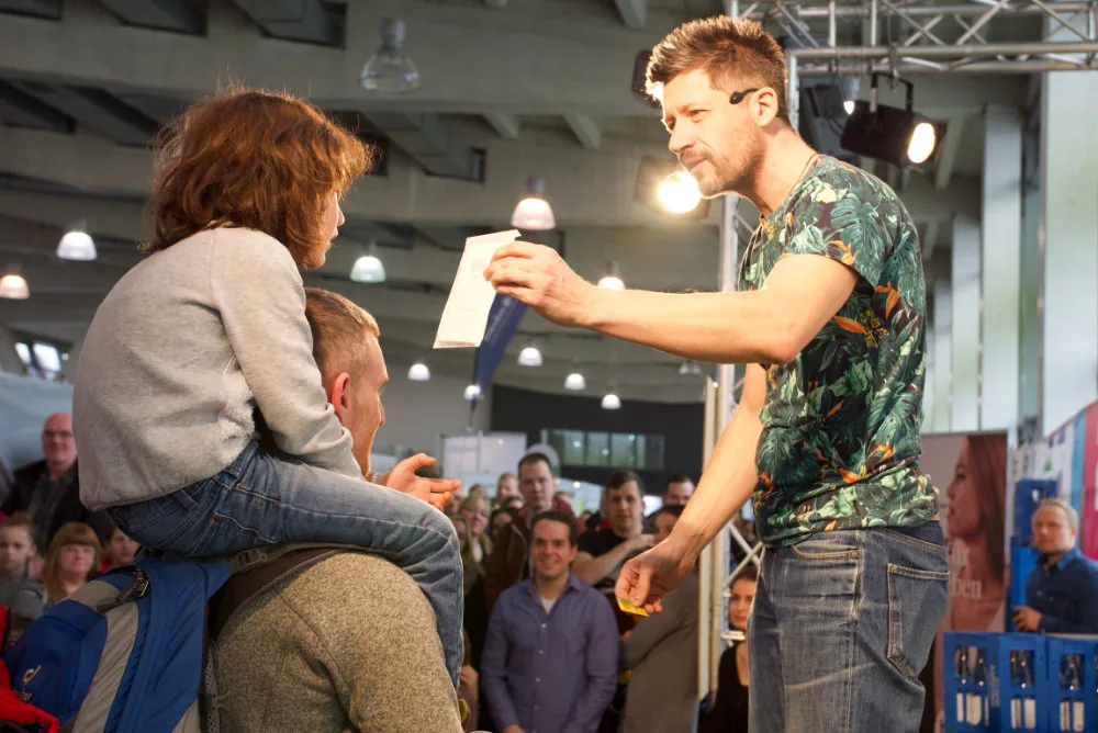Bühnenshow bei einem Event mit Lichteffekten