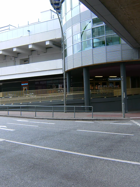 Ecke Humboldtstraße und Hamburger Straße mit dem Übergang zum Center