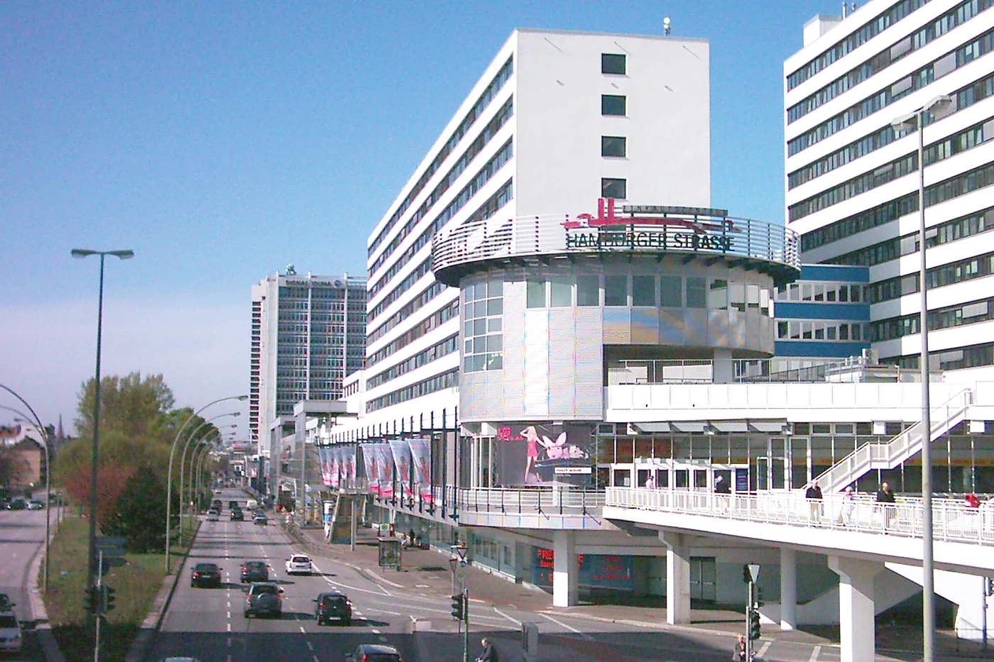 Das Center mit dem alten Schriftzug Hamburger Straße an der Fassade