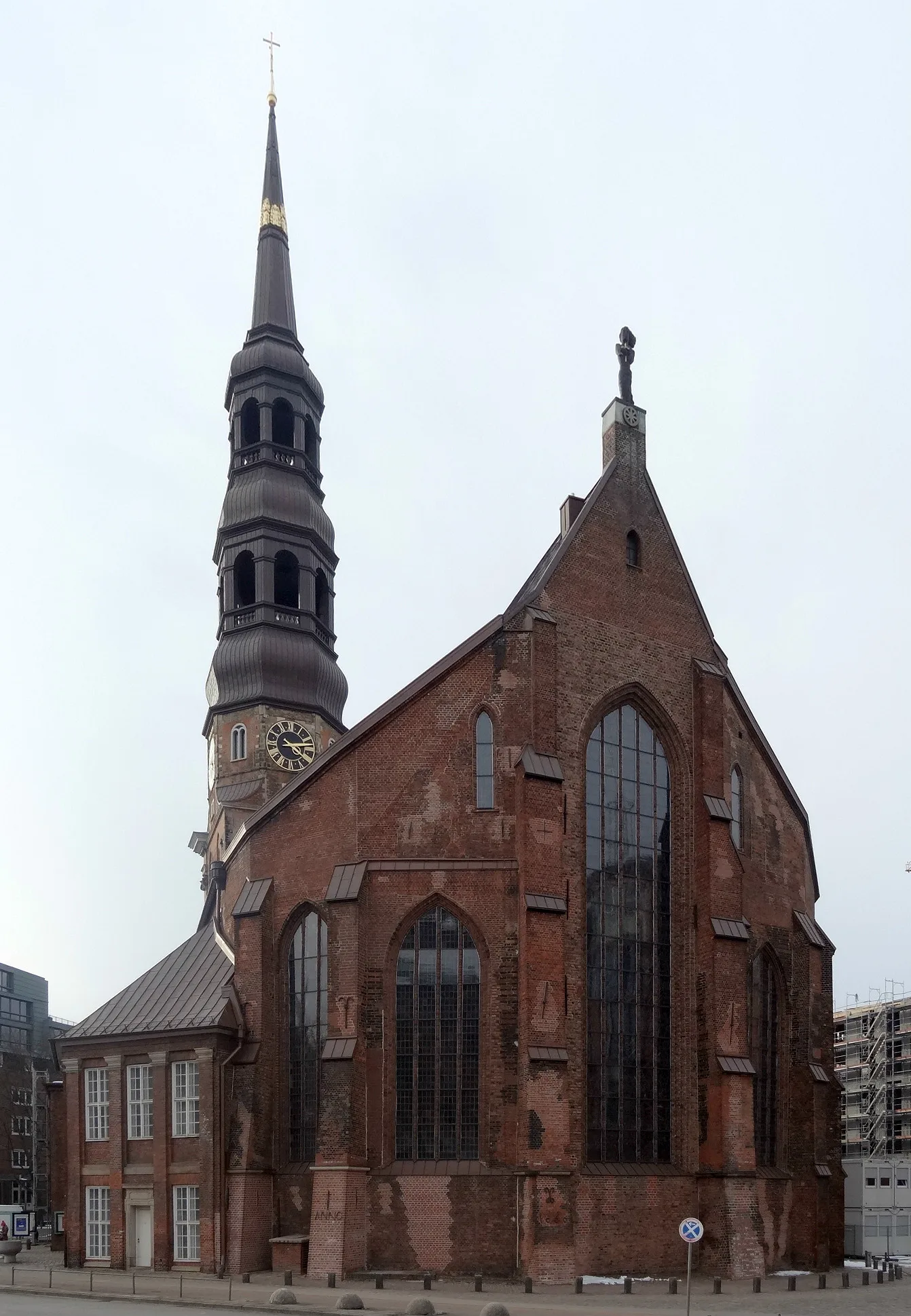 Hauptkirche Sankt Katharinen in Hamburg mit barocker Turmspitze