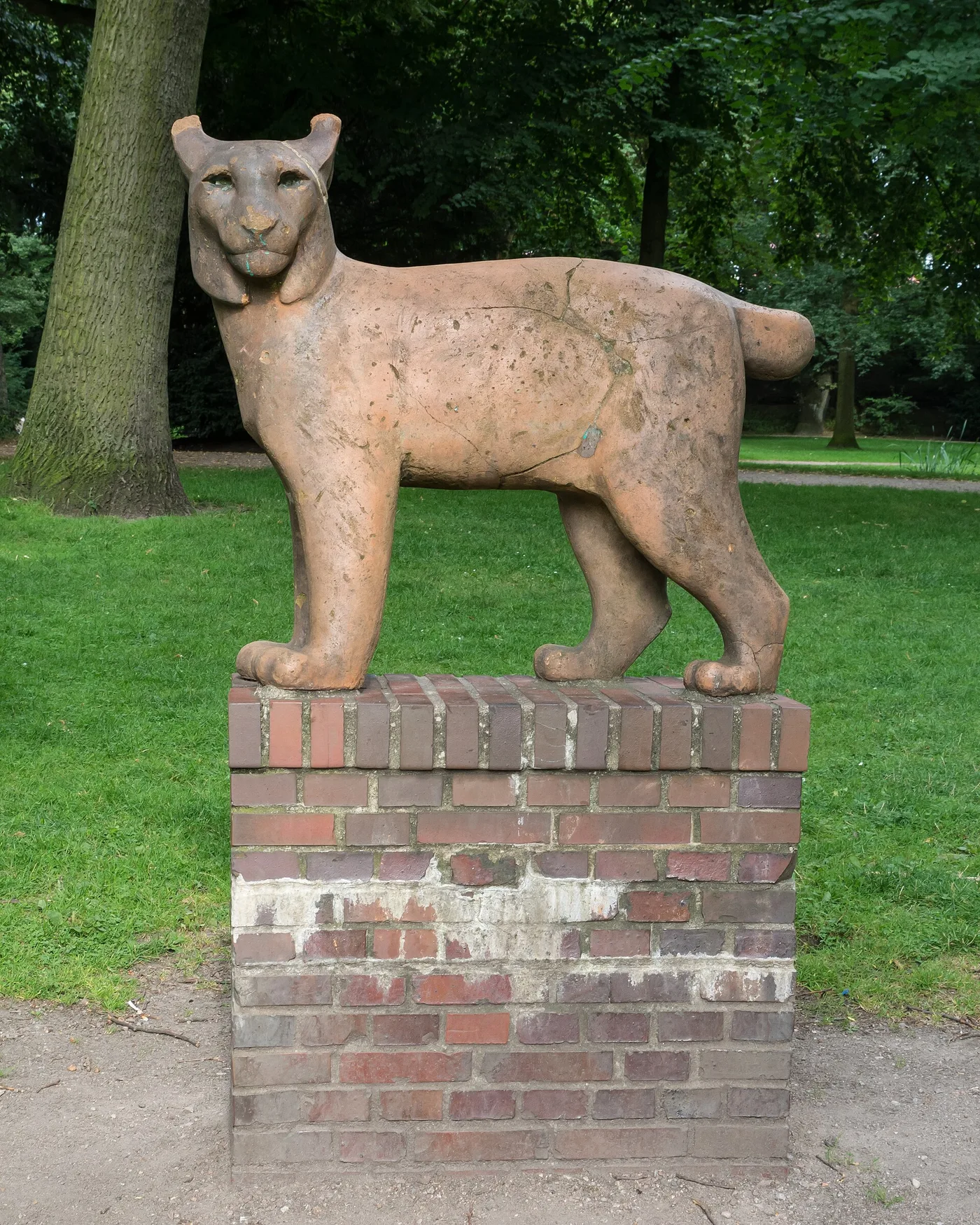 Skulptur eines Luchses im Kellinghusenpark