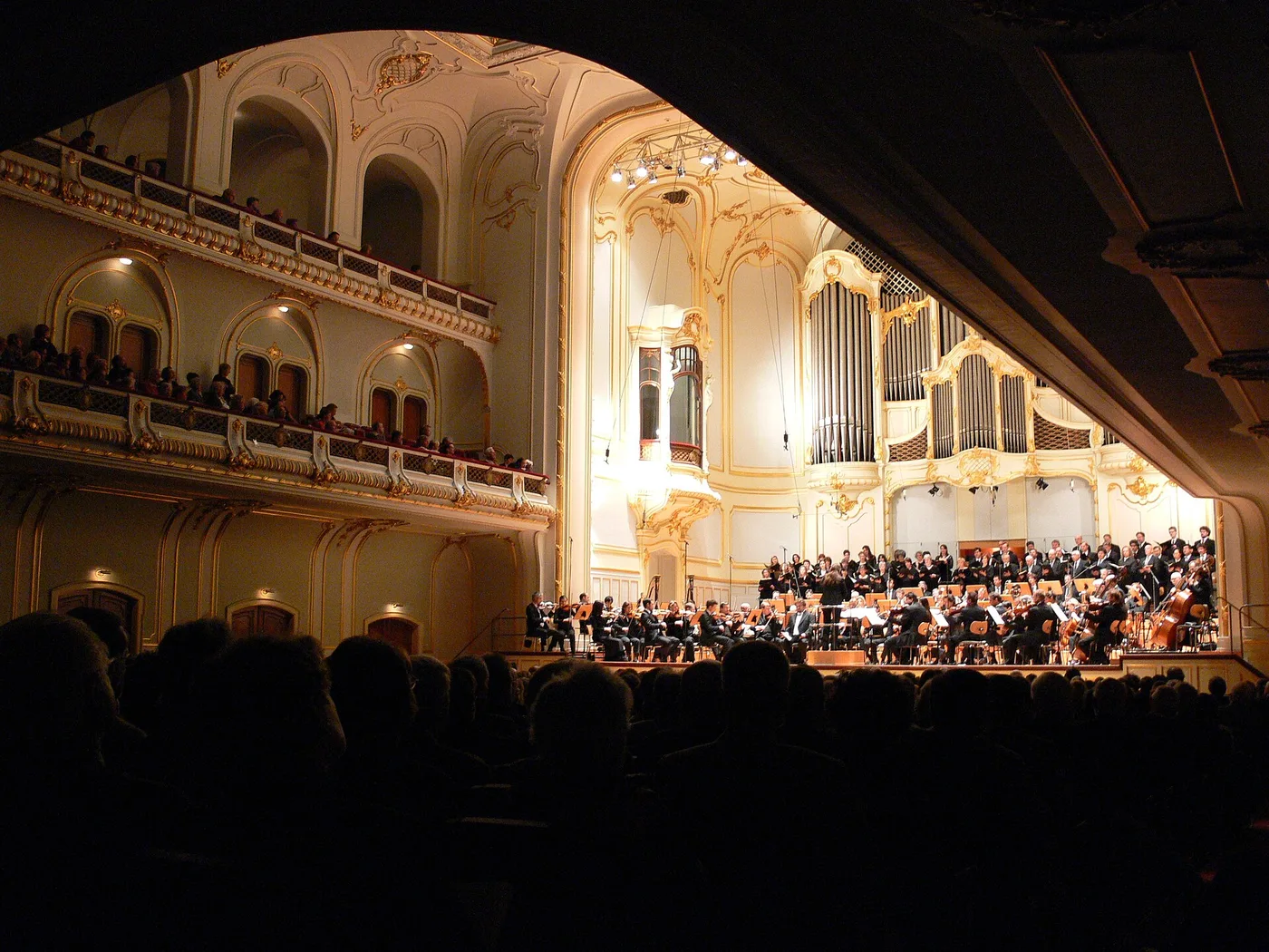 Großer Saal der Laeiszhalle mit Orgel und Rängen