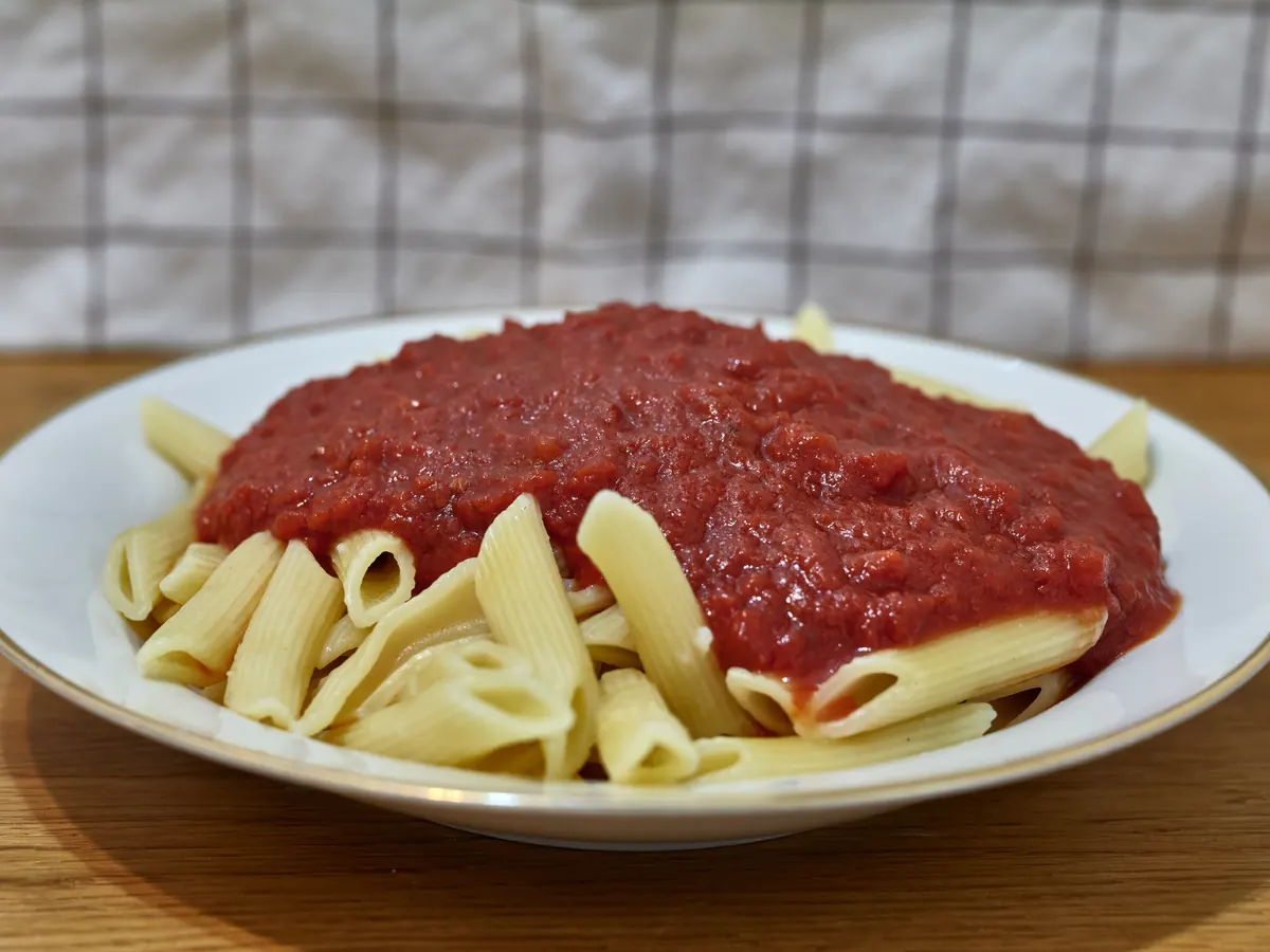 Teller Penne mit Tomatensauce