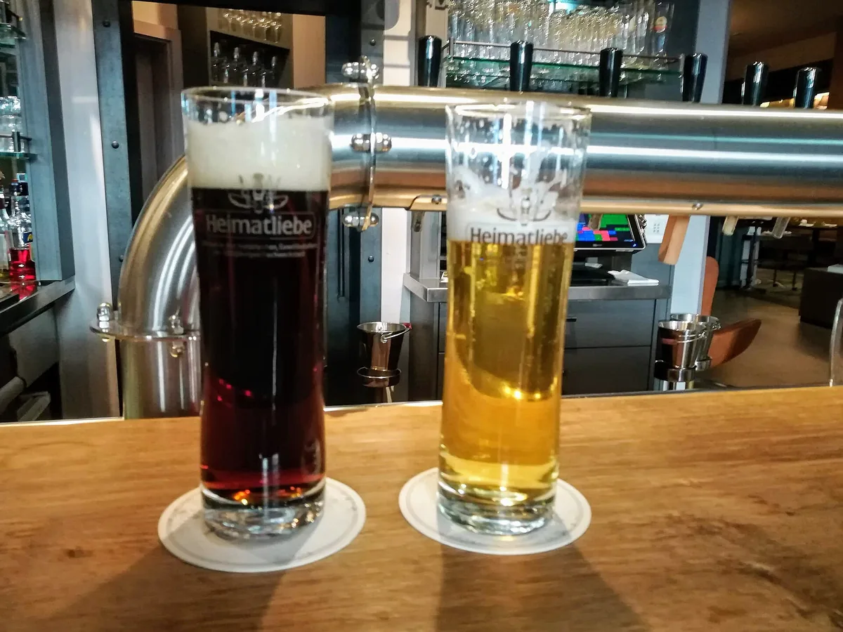 Frisch gezapftes Bier im Glas