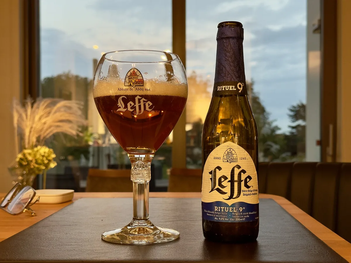 Frisch gezapftes Bier im Glas