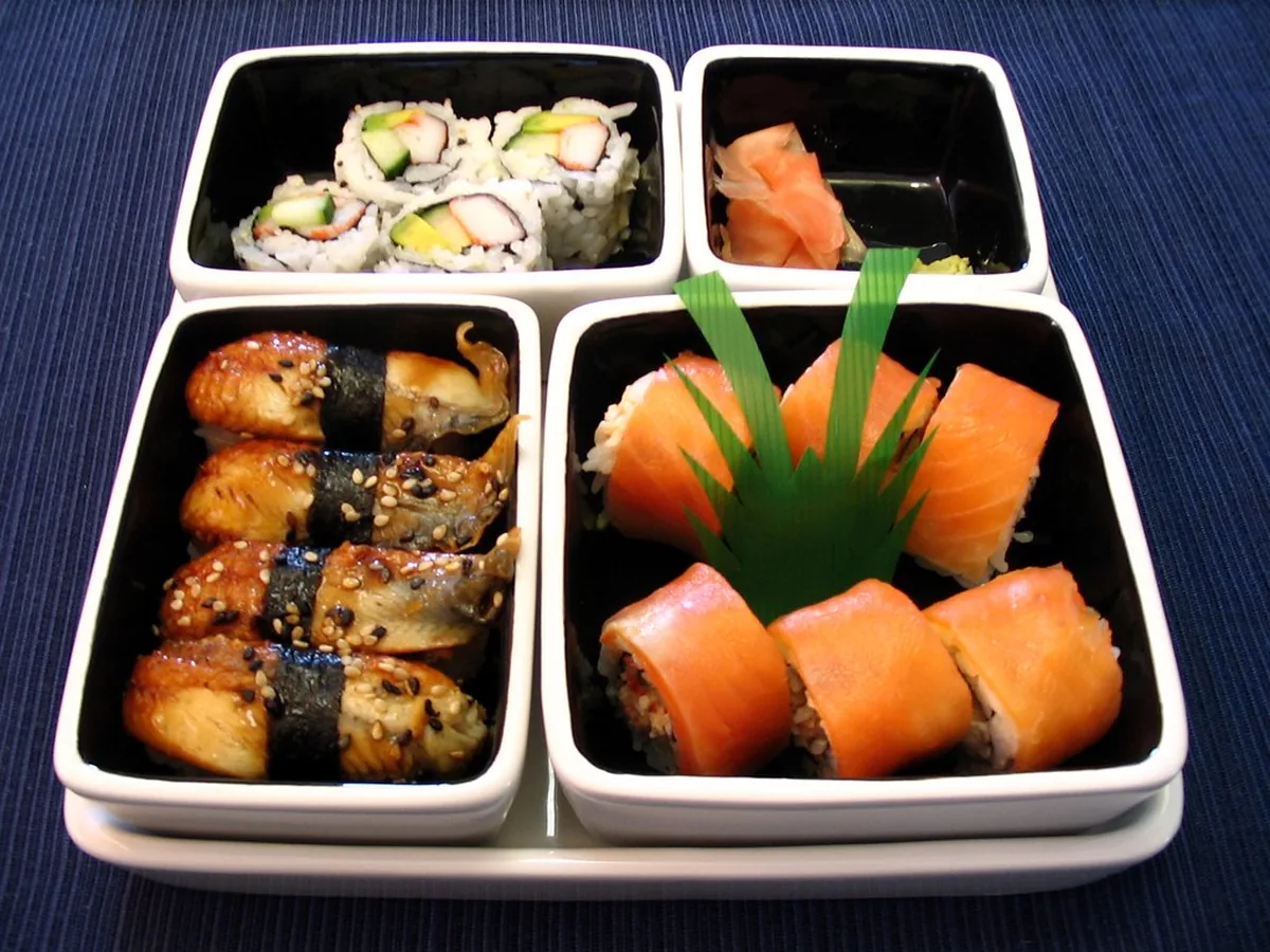 Sushi-Boxen mit Maki und Nigiri zum Mitnehmen