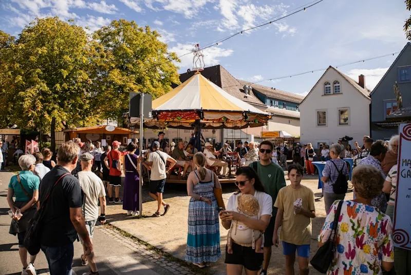 Lebendiger Straßenmarkt in Eimsbüttel, Hamburg